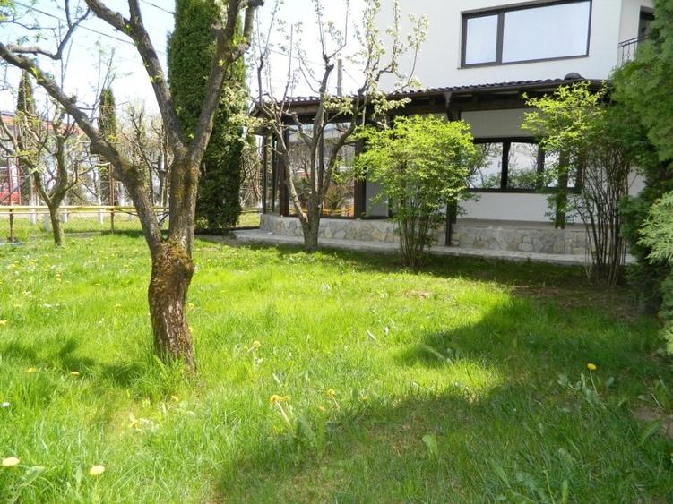 apartament in  Vila , 4 camere + teren 232 mp - 1