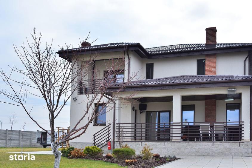 Vanzare vila deosebita, D+P+M Bacu/Joita, teren: 1.100 mp, comision 0% - 4