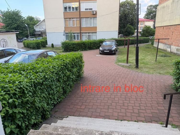 Vand apartament 2 camere decomandate Targu-Neamt, central langa parc - 9