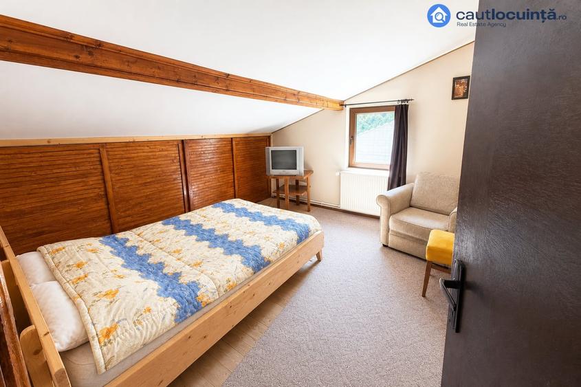 Casă cu 5 camere cu Teren 300 Mp în Trăisteni