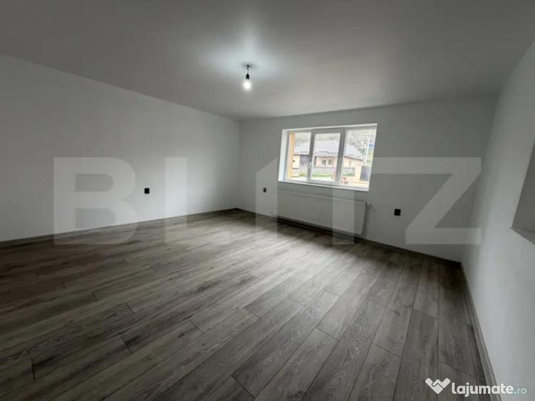 Casa cu 2 camere ?i un teren de 1000 mp - 1