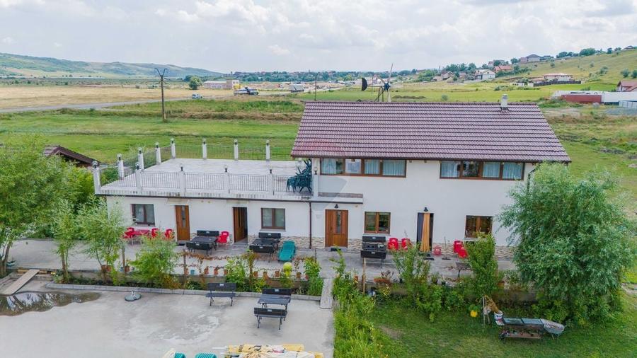 Complex cu Piscină/Cazare de Vânzare, 10.777mp Teren - DN24, Vaslui - 4