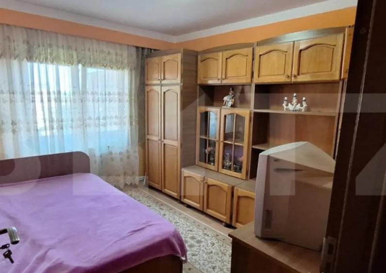 Apartament 2 camere , cu 2 balcoane ?i pivni?a , zona Micr - 12