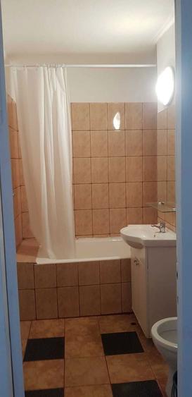 Inchiriez apartament 2 camere PB , decomandat,zona Nufarul. - 1