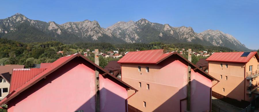 Casă individuală cu 9 camere cu Canalizare în Piatra Arsă