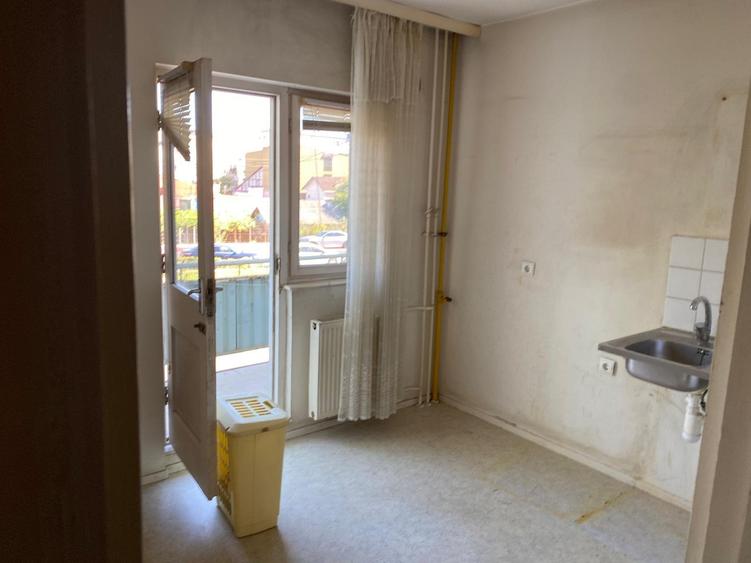 Mangalia , 2 camere , decomandat , etaj 1 - 2