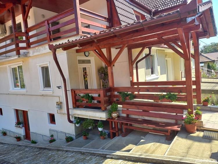 Casă cu 8 camere cu Teren 731 Mp în Mediaș