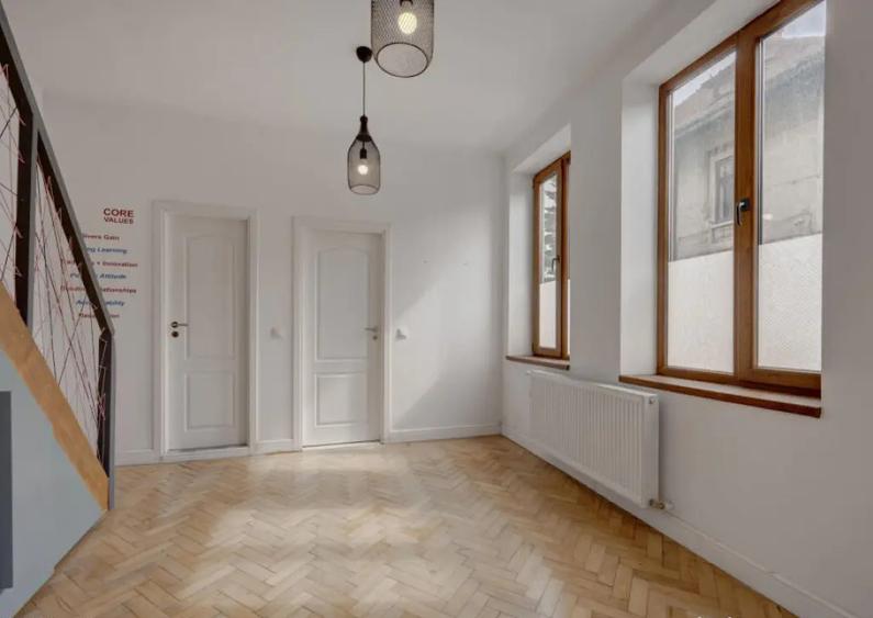 In Cartierul Evreiesc, casa 3 camere pivnita si mansarda - 8