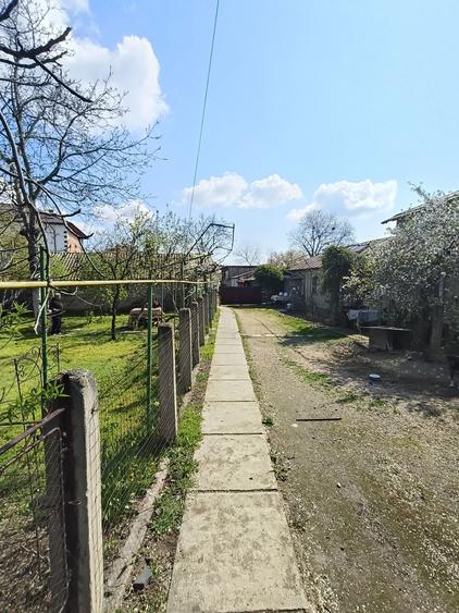 Casa de vanzare in Rosiori de Vede Teleorman (doua case/curte de 1500 - 3