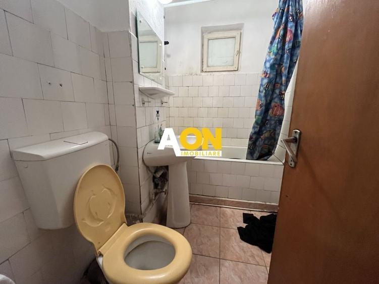 Apartament 3 Camere, Decomandat, Zona Cetate - 2