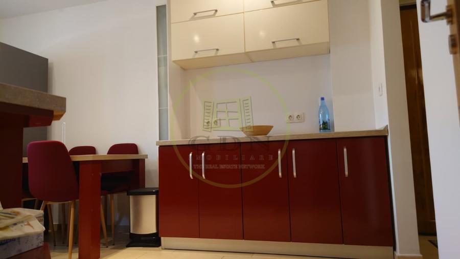 Apartament cu 2 camere decomandat, mobilat în Central