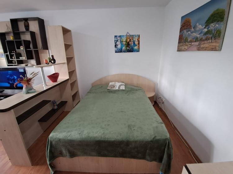 Garsonieră decomandată în Apărătorii Patriei