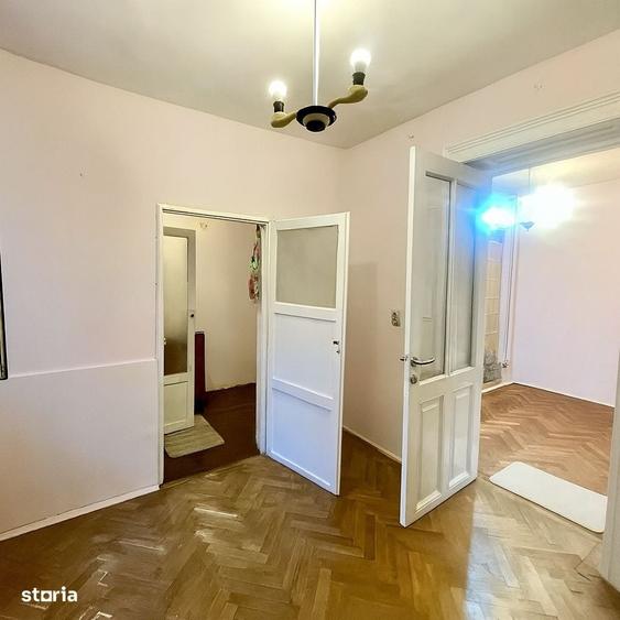 Casă cu 2 camere semidecomandat în Calea Victoriei
