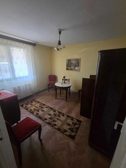 Apartament cu 3 camere semidecomandat în Cuza Vodă