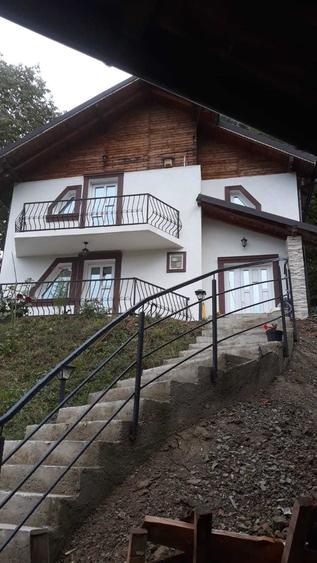 Casă cu 4 camere cu Teren 329 Mp în Bezdead