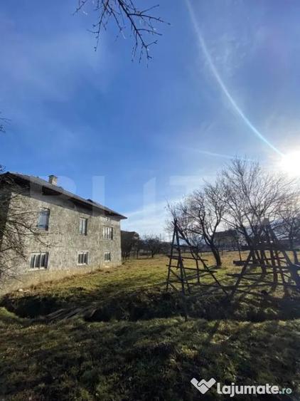 Casă cu 4 camere cu Teren 3000 Mp în Central