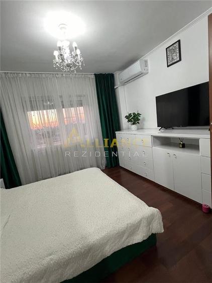 Apartament cu 3 camere decomandat, mobilat în Central