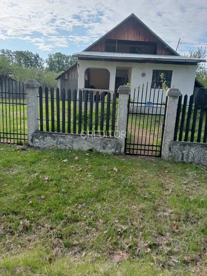 De vanzare casa si teren in Dealu Launele Valcea