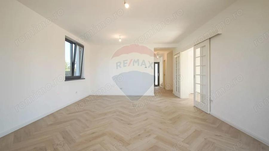 Casa / Vila cu 5 camere de vanzare - 3