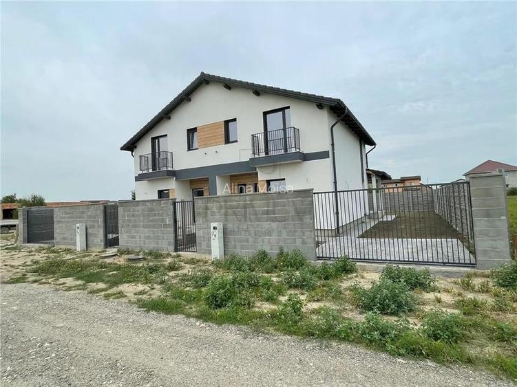 Duplex 4 camere - langa 4 benzi - bucatarie inchisa Duplex 4 camere - langa 4 benzi - bucatarie inchisa