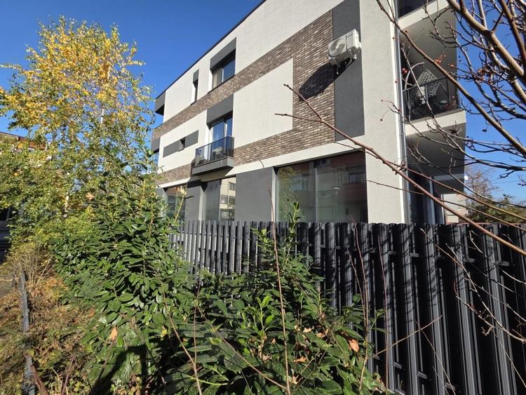 Spatiu Comercial de Inchiriat, 80 mp utili, 2 parcari, Imobil Nou - 1