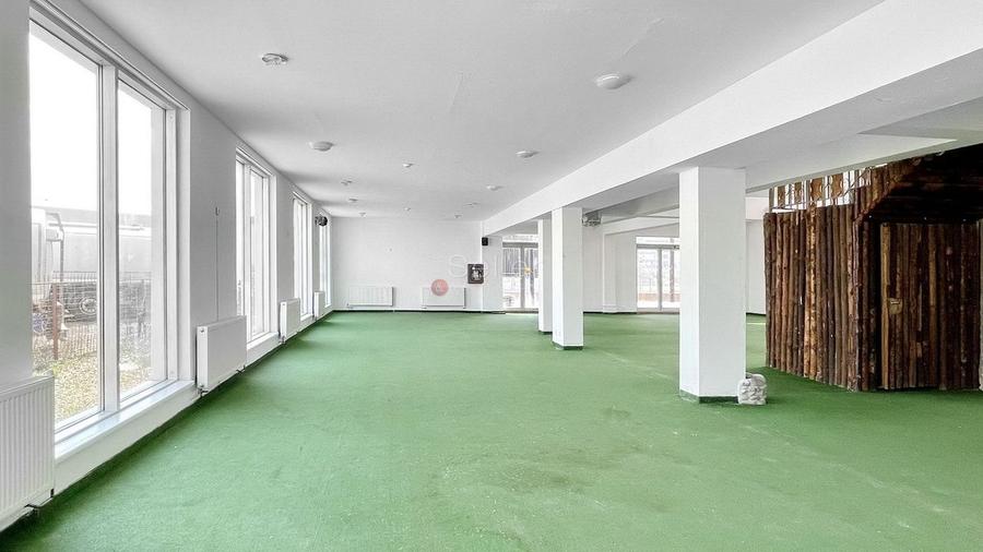 Spatiu Comercial cu Multiple Functionalitati - 1