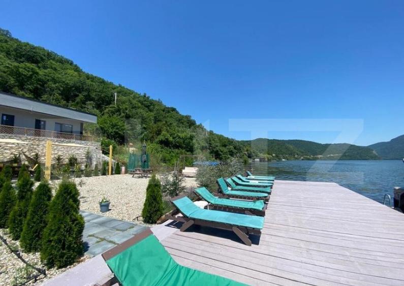 Pensiune 360 mp utili, teren 600 mp, Dubova - 13