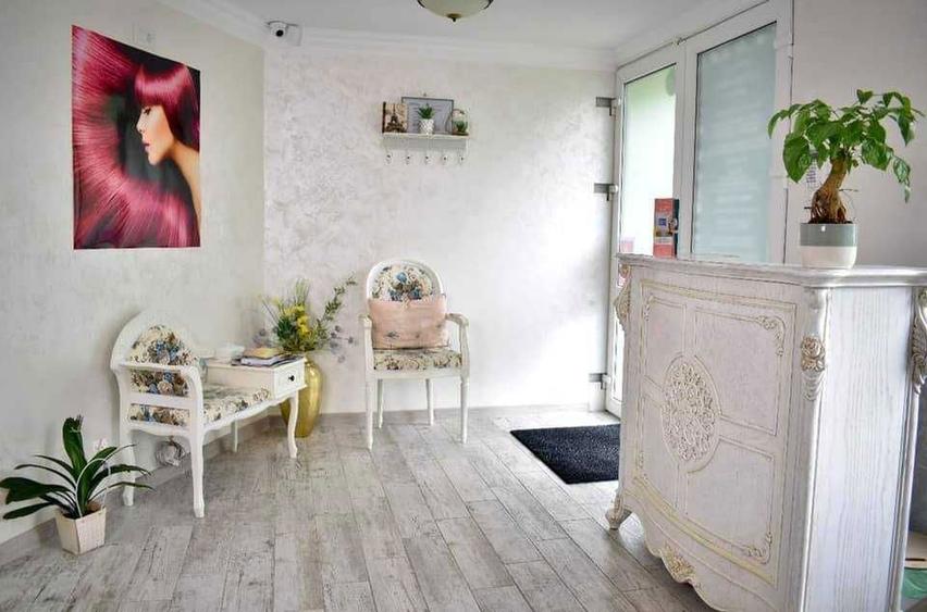 Inchiriere post lucru/ scaun frizer/ coafor/ make-up si cosmetica - 2