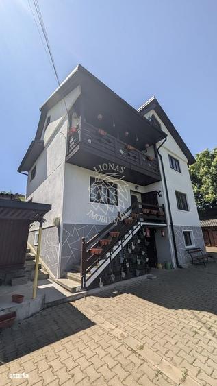 Casă cu 4 camere în Colibița