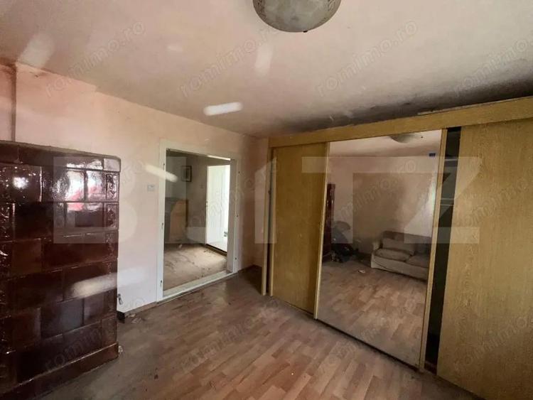 Casa de vanzare pe un teren 2500 mp, strada inchisa, utilitati, atelier + garaje - 1