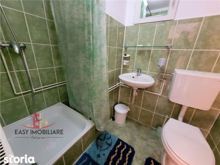 Casă cu 8 camere cu Teren 1680 Mp în Central
