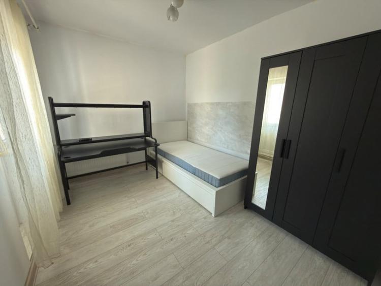 Apartament cu 3 camere semidecomandat în Mărășești