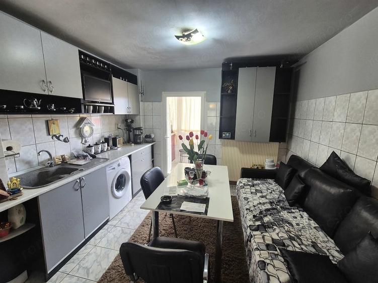 Apartament cu 2 camere decomandat în Micro IV