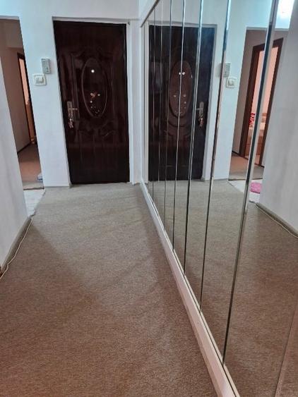 Apartament cu 3 camere decomandat, mobilat în Central