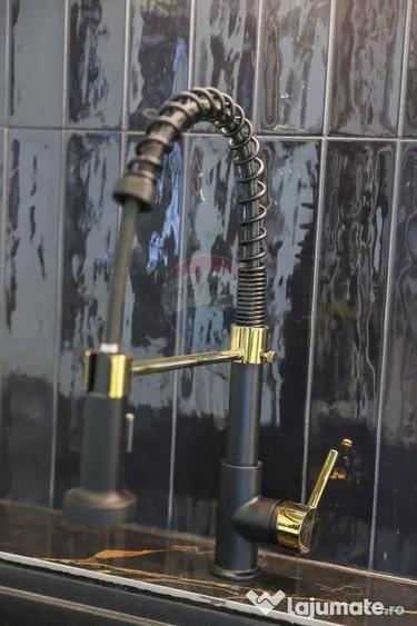 Casă cu 5 camere cu Teren 341 Mp în Borhanci