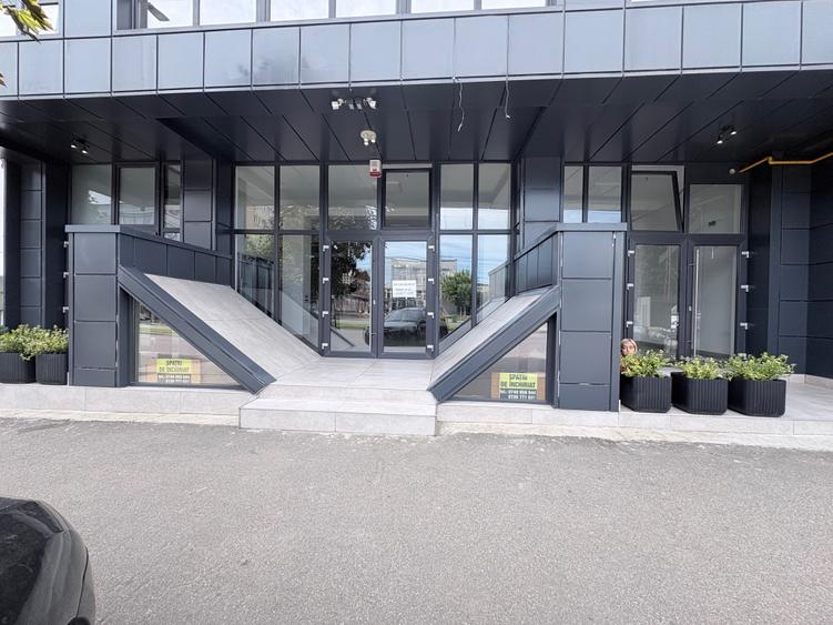 Spațiu comercial, de 240 mp, în Central