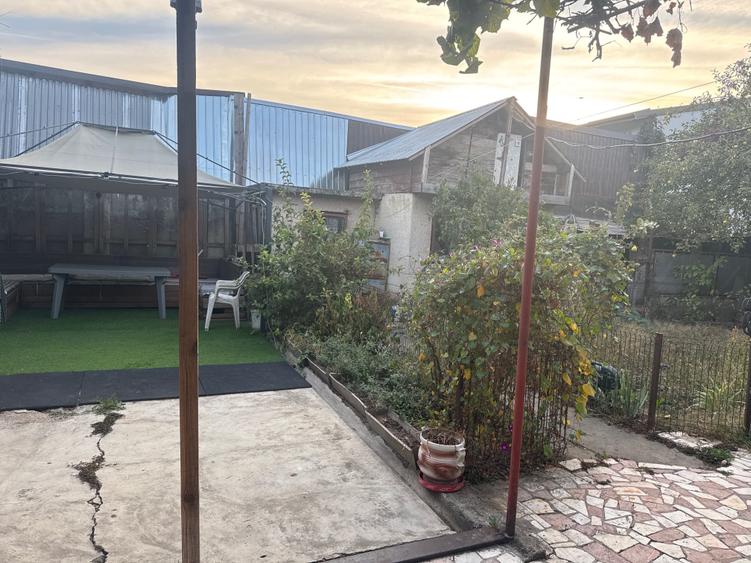Casă cu 4 camere în Central