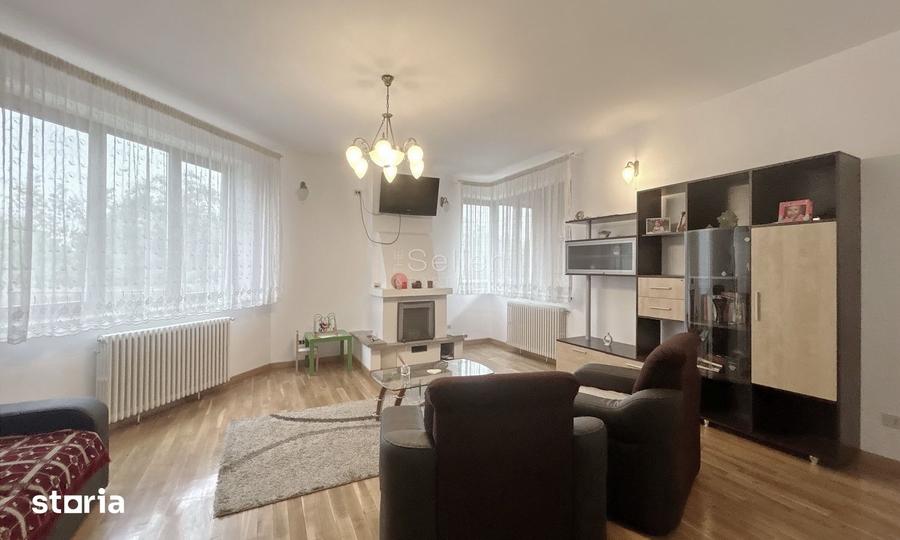 Casă cu 7 camere cu Teren 178 Mp în Florilor