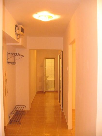 Apartament cu 3 camere decomandat în Banu Manta