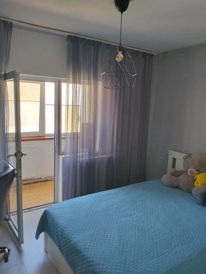 Apartament cu 3 camere decomandat în Micro 11