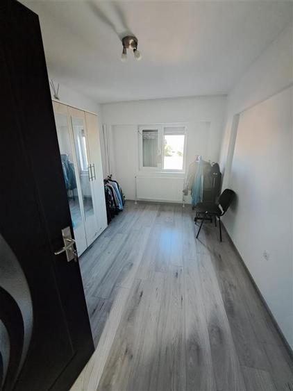 Apartament cu 3 camere decomandat în Apollo