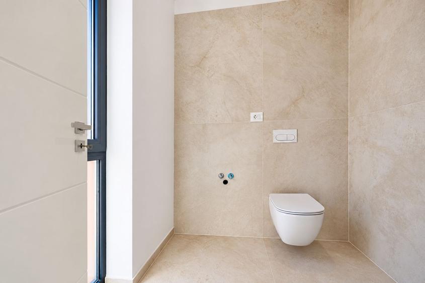 Apartament cu 3 camere semidecomandat în Braytim