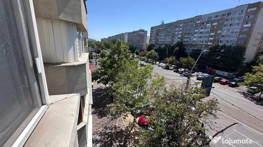 Apartament cu 3 camere decomandat în Dristor