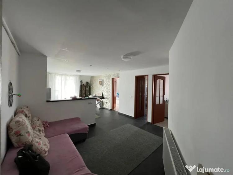 Apartament cu 3 camere semidecomandat în Gheorgheni