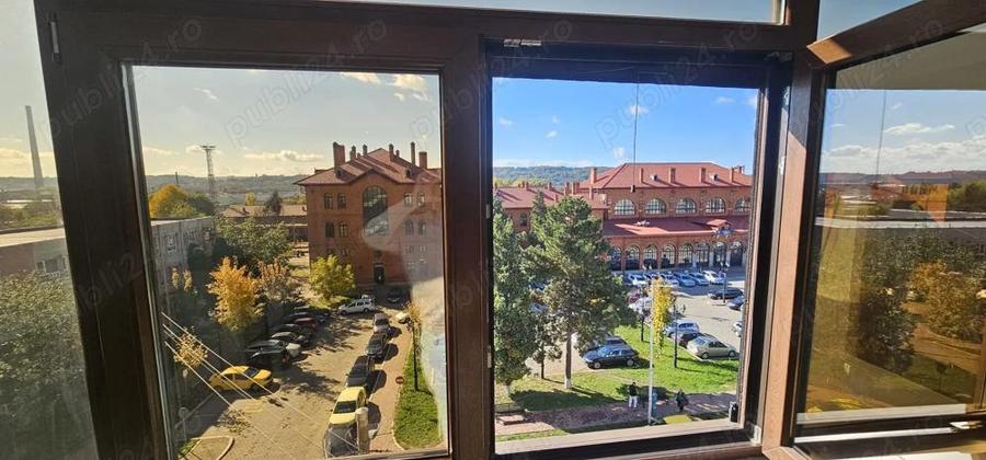Apartament cu 4 camere decomandat în Burdujeni