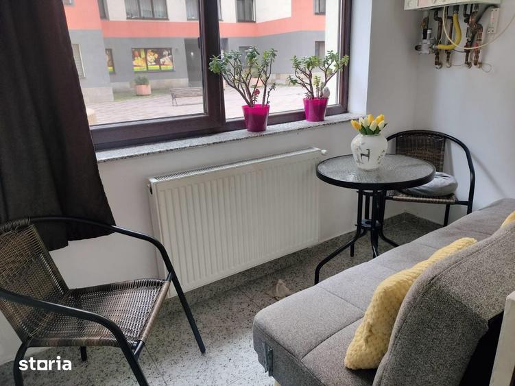 Apartament cu 3 camere decomandat, mobilat în Tractorul