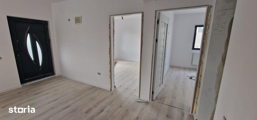 Casă cu 5 camere cu Teren 200 Mp în Lumina