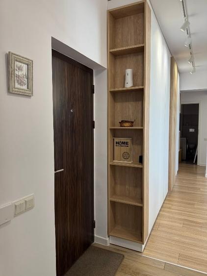 Apartament cu 3 camere semidecomandat, mobilat în Berceni