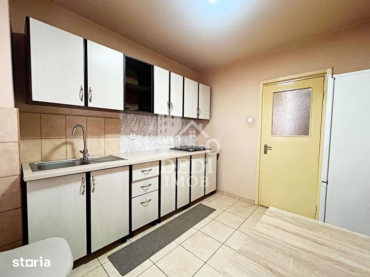 Apartament cu 3 camere decomandat în Central