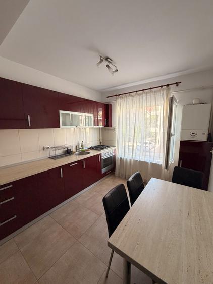 Apartament cu 3 camere decomandat în Câmpului